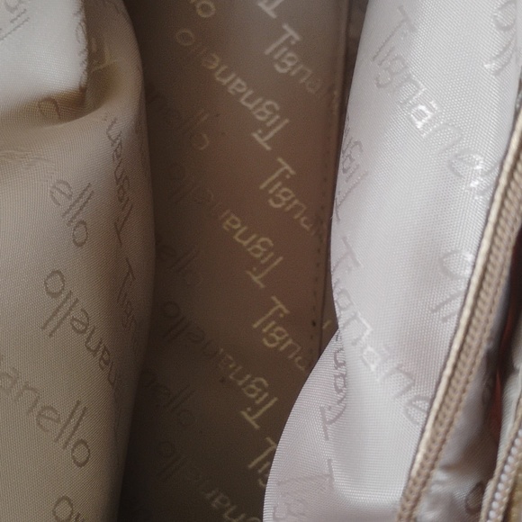 Tignanello Gold Leather Shoulder Bag - Picture 7 of 15